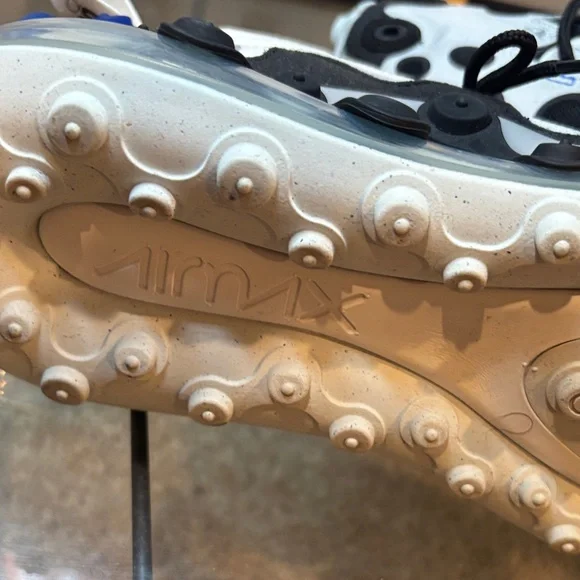 Nike White and Black Athletic Shoes like new - Picture 10 of 15